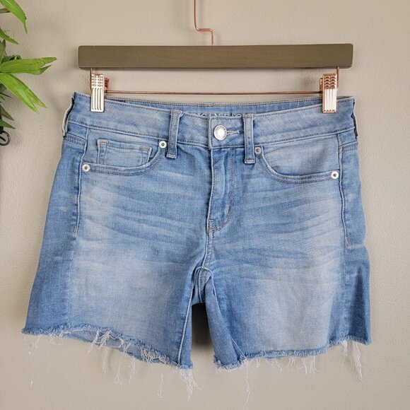 AE 2 Mid Rise Midi Light Wash Frayed Cutoff Stretch Jean Shorts American Eagle - Picture 2 of 13